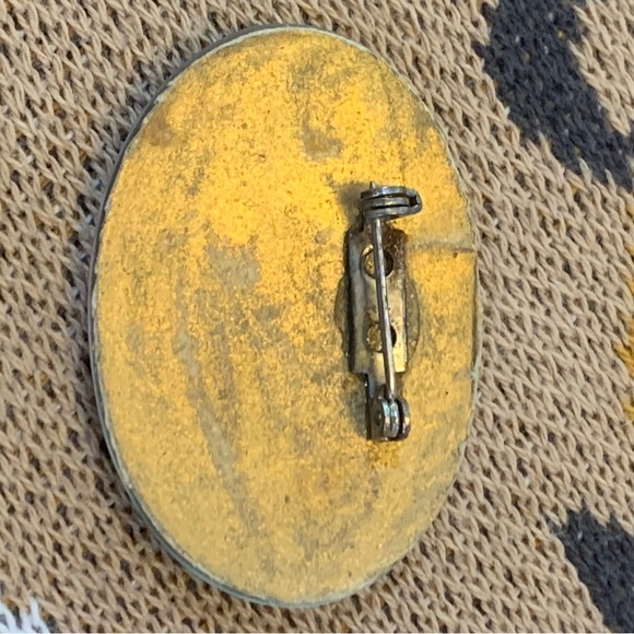 Vintage Christmas Brooch Pin Tree Holiday Festive Hat Scene - Picture 4 of 4